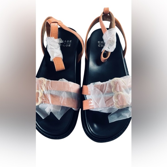CHASE AND CHLOE. Elaxi Flatform
Sandal (Women) size 8 - Picture 2 of 8